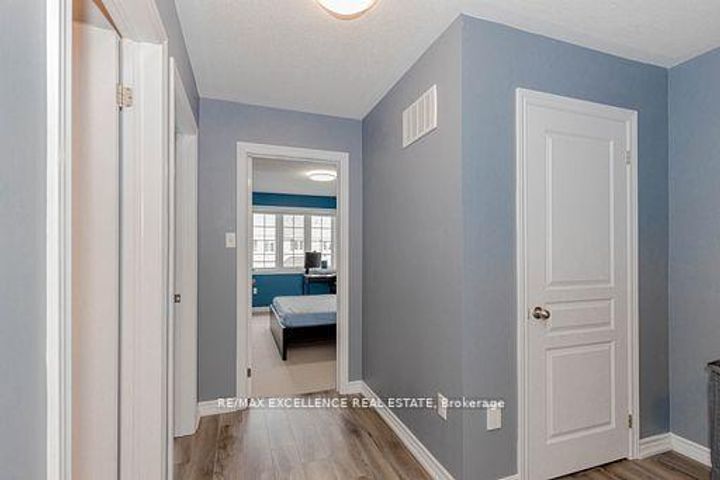 Photo 33 at 9 Hiscott Drive, Waterdown, Hamilton