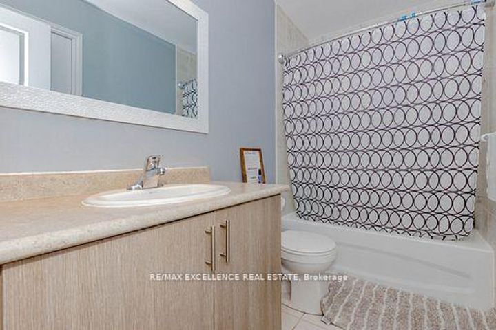 Photo 37 at 9 Hiscott Drive, Waterdown, Hamilton