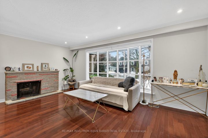 Photo 3 at 215 Grandview Avenue, Grandview, Markham