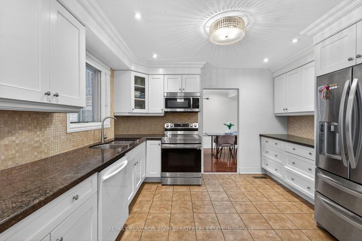 Photo 16 at 215 Grandview Avenue, Grandview, Markham