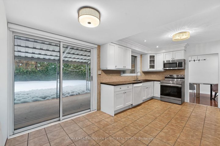 Photo 17 at 215 Grandview Avenue, Grandview, Markham