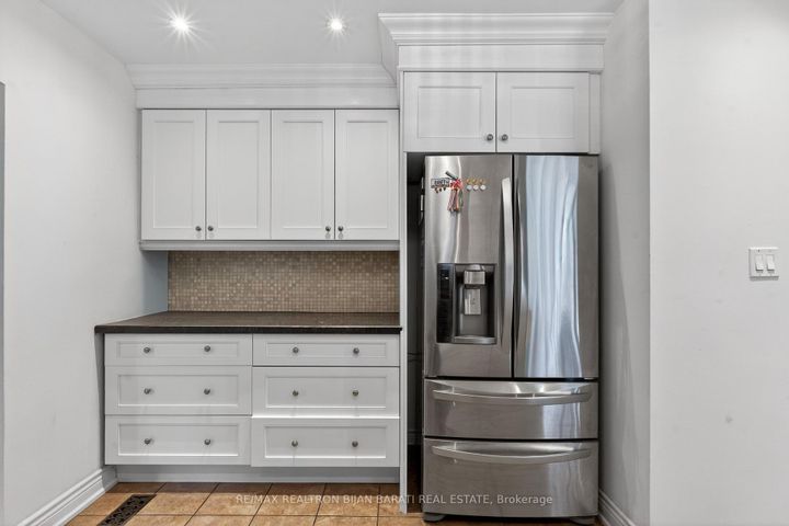 Photo 18 at 215 Grandview Avenue, Grandview, Markham