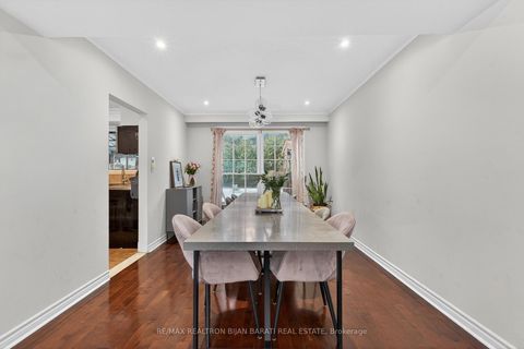 Photo 7 at 215 Grandview Avenue, Grandview, Markham