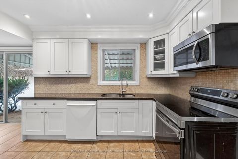 Photo 14 at 215 Grandview Avenue, Grandview, Markham