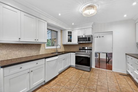 Photo 15 at 215 Grandview Avenue, Grandview, Markham