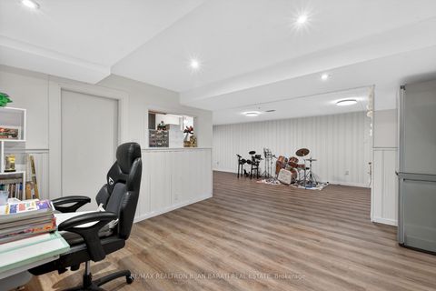 Photo 31 at 215 Grandview Avenue, Grandview, Markham