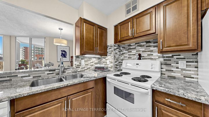 Photo 13 at 833 - 22 Southport Street, Swansea, Toronto