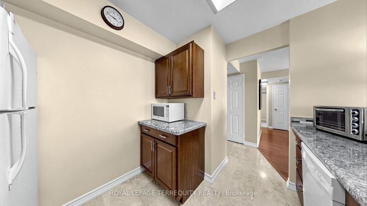 Photo 15 at 833 - 22 Southport Street, Swansea, Toronto