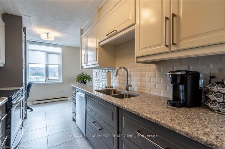 Photo 14 at 402 - 40 Harrisford Street, Red Hill, Hamilton