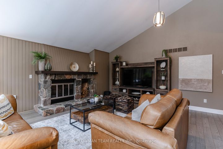 Photo 11 at 1014 Tiffany Circle, Centennial, Oshawa