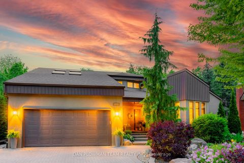 Photo 1 at 1014 Tiffany Circle, Centennial, Oshawa