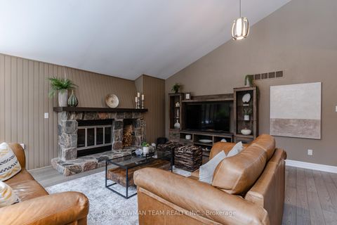 Photo 11 at 1014 Tiffany Circle, Centennial, Oshawa