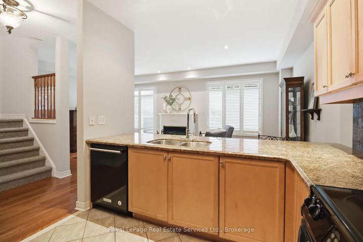 Photo 15 at 32 - 1169 Dorval Drive, GA Glen Abbey, Oakville