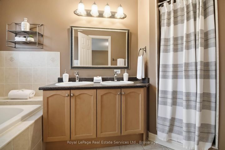 Photo 23 at 32 - 1169 Dorval Drive, GA Glen Abbey, Oakville