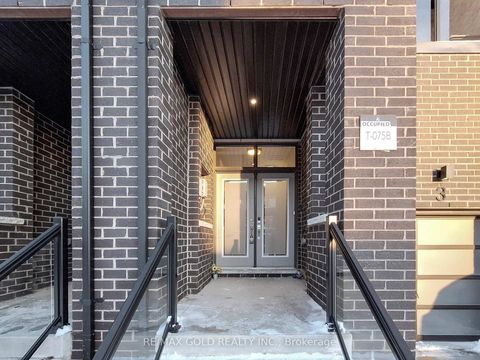 Photo 2 at 3 Glenngarry Crescent, Rural Vaughan, Vaughan