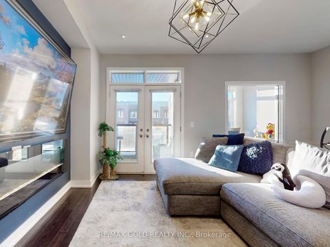 Photo 4 at 3 Glenngarry Crescent, Rural Vaughan, Vaughan