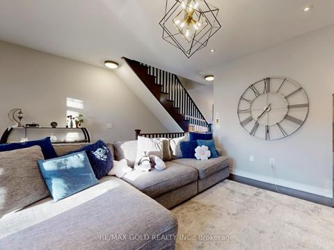 Photo 7 at 3 Glenngarry Crescent, Rural Vaughan, Vaughan