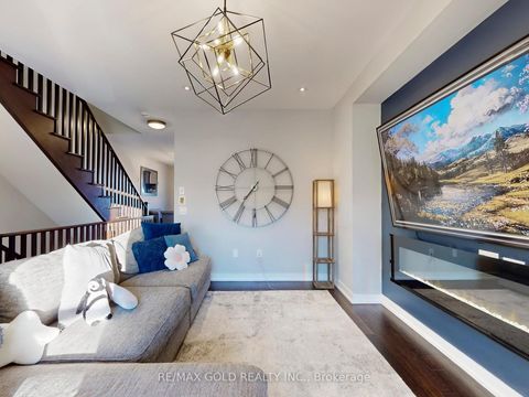 Photo 8 at 3 Glenngarry Crescent, Rural Vaughan, Vaughan