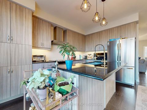 Photo 14 at 3 Glenngarry Crescent, Rural Vaughan, Vaughan