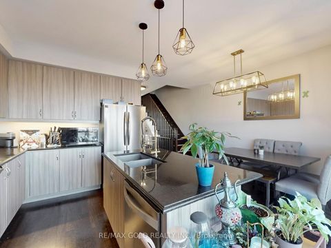 Photo 16 at 3 Glenngarry Crescent, Rural Vaughan, Vaughan