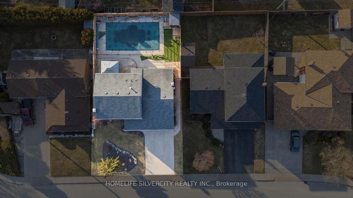 Photo 2 at 203 Montmorency Drive, Red Hill, Hamilton