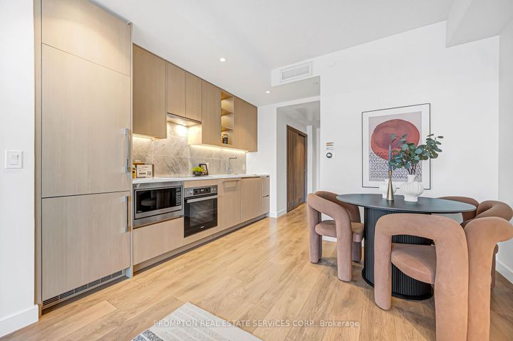 Photo 6 at 611 - 95 Mcmahon Drive, Bayview Village, Toronto