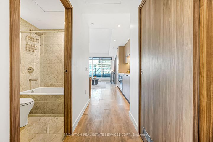 Photo 9 at 611 - 95 Mcmahon Drive, Bayview Village, Toronto