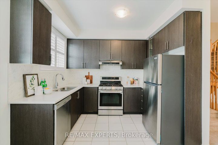 Photo 11 at 1410 Coral Springs Path, Taunton, Oshawa