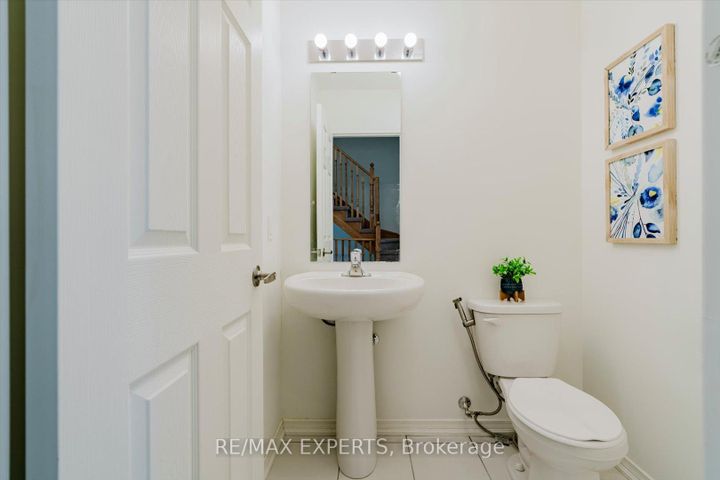 Photo 16 at 1410 Coral Springs Path, Taunton, Oshawa