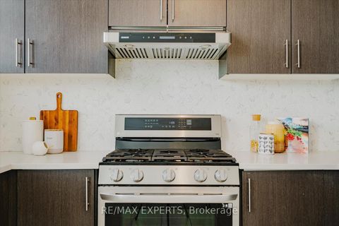 Photo 13 at 1410 Coral Springs Path, Taunton, Oshawa