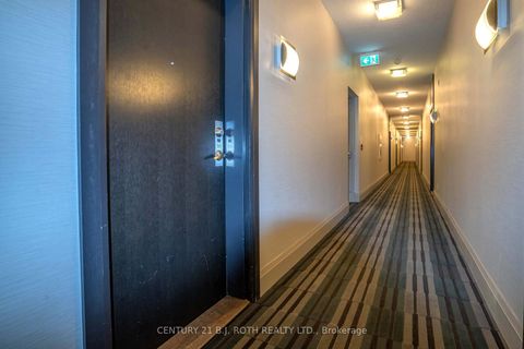 Photo 3 at 313 - 15277 Yonge Street S, Aurora Village, Aurora