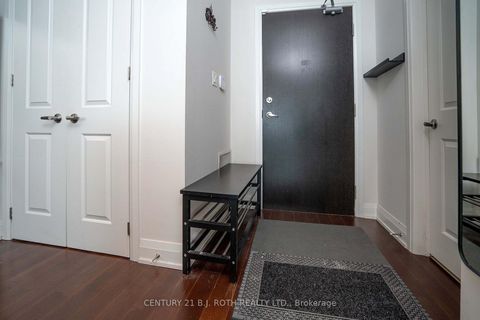 Photo 4 at 313 - 15277 Yonge Street S, Aurora Village, Aurora