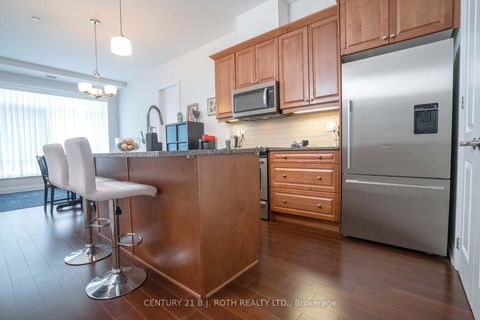 Photo 6 at 313 - 15277 Yonge Street S, Aurora Village, Aurora