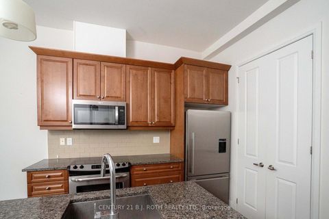 Photo 9 at 313 - 15277 Yonge Street S, Aurora Village, Aurora