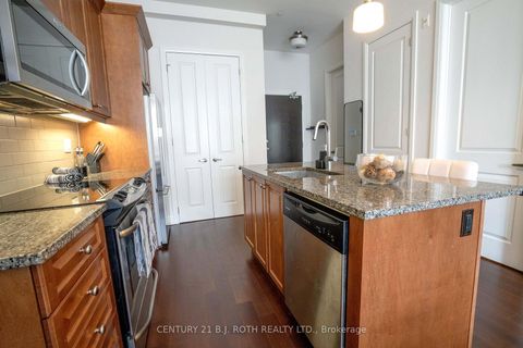 Photo 10 at 313 - 15277 Yonge Street S, Aurora Village, Aurora