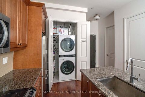 Photo 11 at 313 - 15277 Yonge Street S, Aurora Village, Aurora