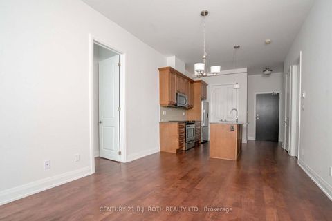 Photo 13 at 313 - 15277 Yonge Street S, Aurora Village, Aurora