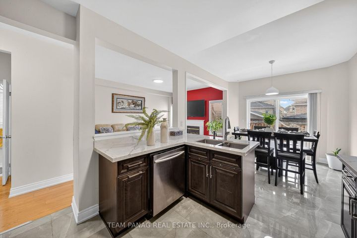 Photo 15 at 24 Overture Lane, Bramalea North Industrial, Brampton