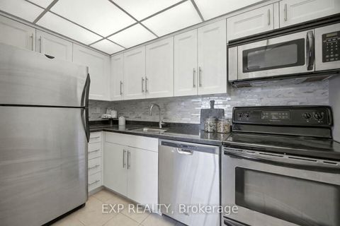 Photo 11 at 1106 - 40 Scollard Street, Annex, Toronto
