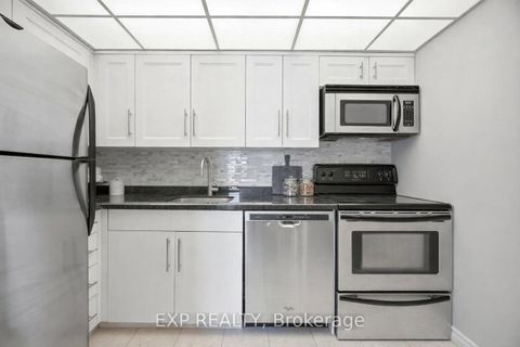 Photo 12 at 1106 - 40 Scollard Street, Annex, Toronto