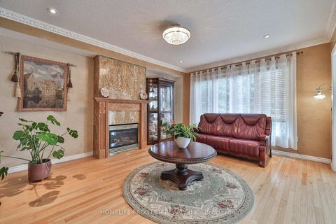 Photo 8 at 110 Red River Crescent, Woodland Hill, Newmarket