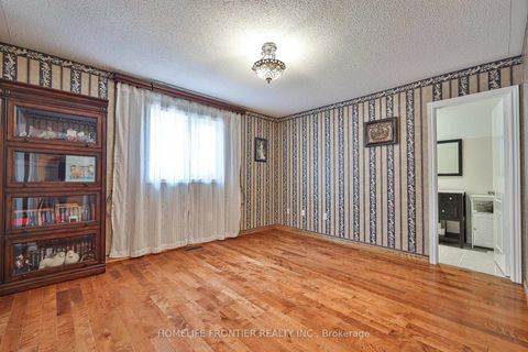 Photo 31 at 110 Red River Crescent, Woodland Hill, Newmarket