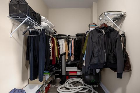 Photo 19 at 16 Powseland Crescent, West Woodbridge, Vaughan