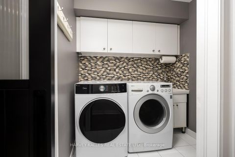 Photo 31 at 16 Powseland Crescent, West Woodbridge, Vaughan