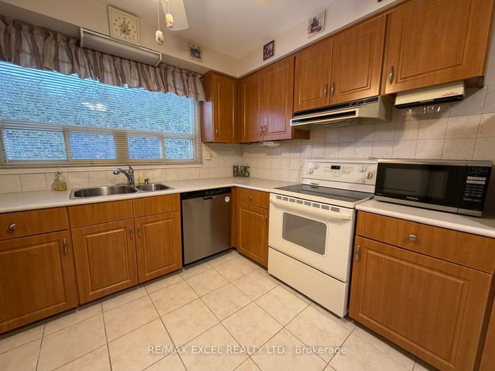 Photo 6 at 465 Becker Road, Crosby, Richmond Hill