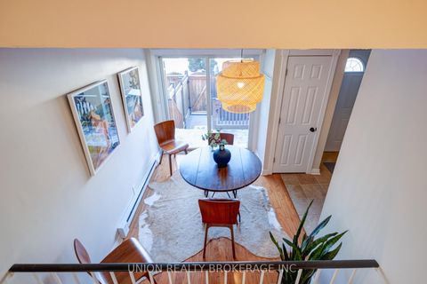 Photo 8 at 20 - 1666 Queen Street E, Woodbine Corridor, Toronto