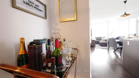 Photo 8 at 910 - 89 DUNFIELD Avenue, Mount Pleasant West, Toronto