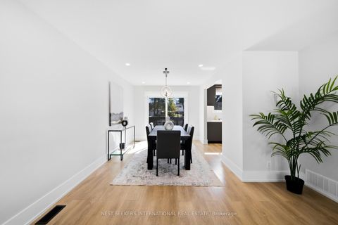 Photo 11 at 41 Camlaren Crescent, Kleinburg, Vaughan