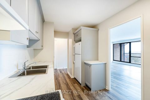 Photo 15 at 403 - 337 Simcoe Street N, O'Neill, Oshawa