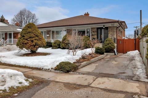 Photo 1 at 4 Gatewood Crescent, Humber Valley, Toronto